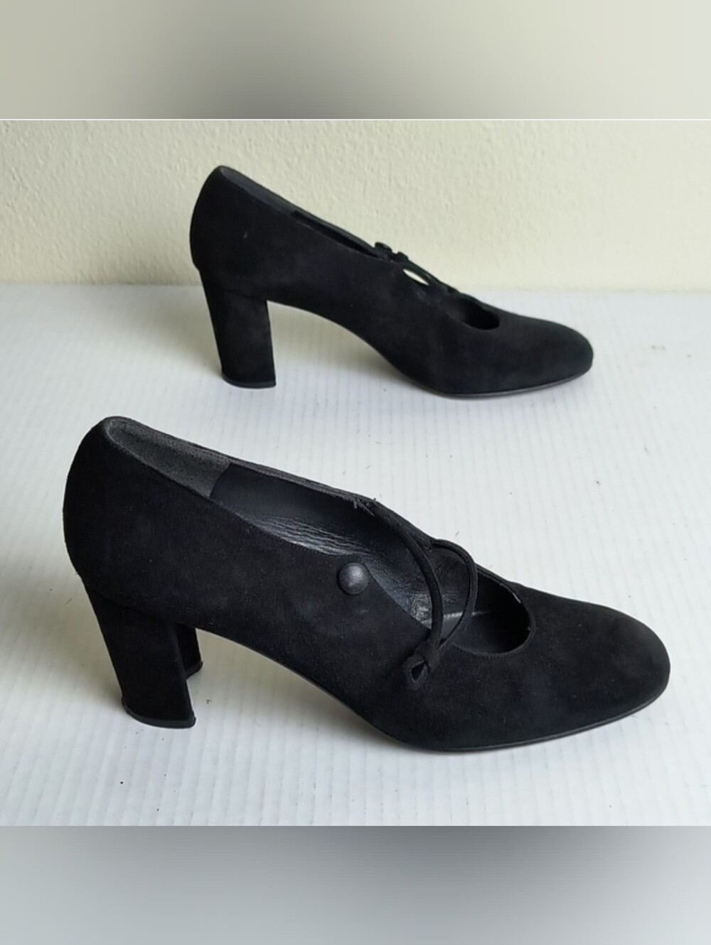 Stuart Weitzman VTG 8AA Narrow SlimBlack Suede Heels Mary Jane